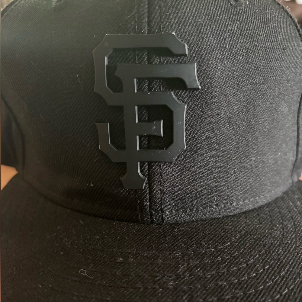 MLB fitted New Era San Francisco Giants hat all black size 7 5/8.